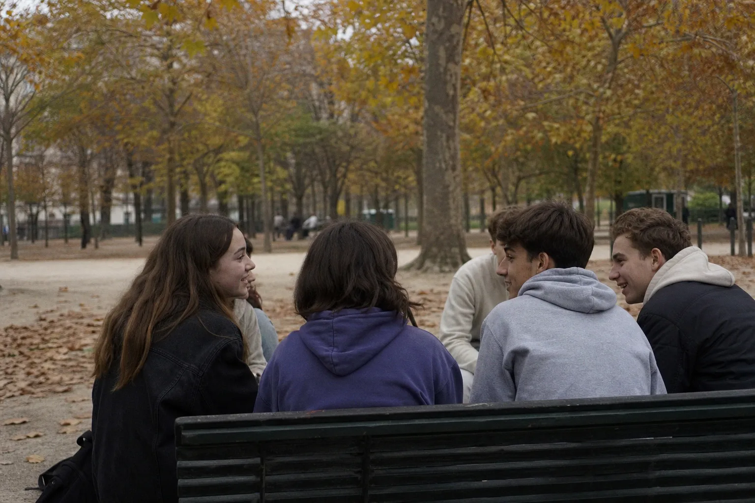 Impact des réseaux sociaux sur la santé mentale des jeunes : l'alerte de l'UE