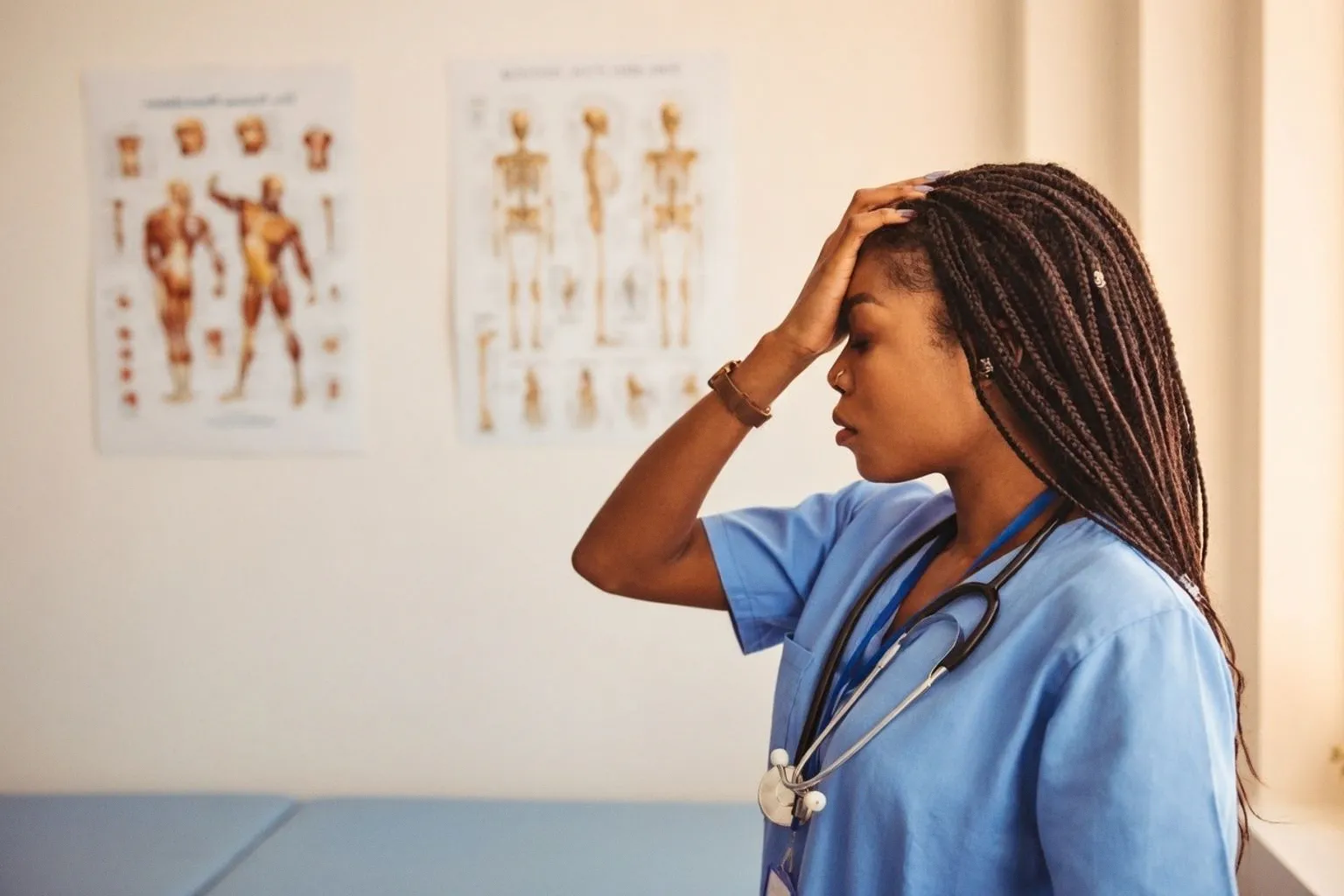 Santé mentale des infirmiers : l'efficacité du dépistage couplé à la thérapie en ligne